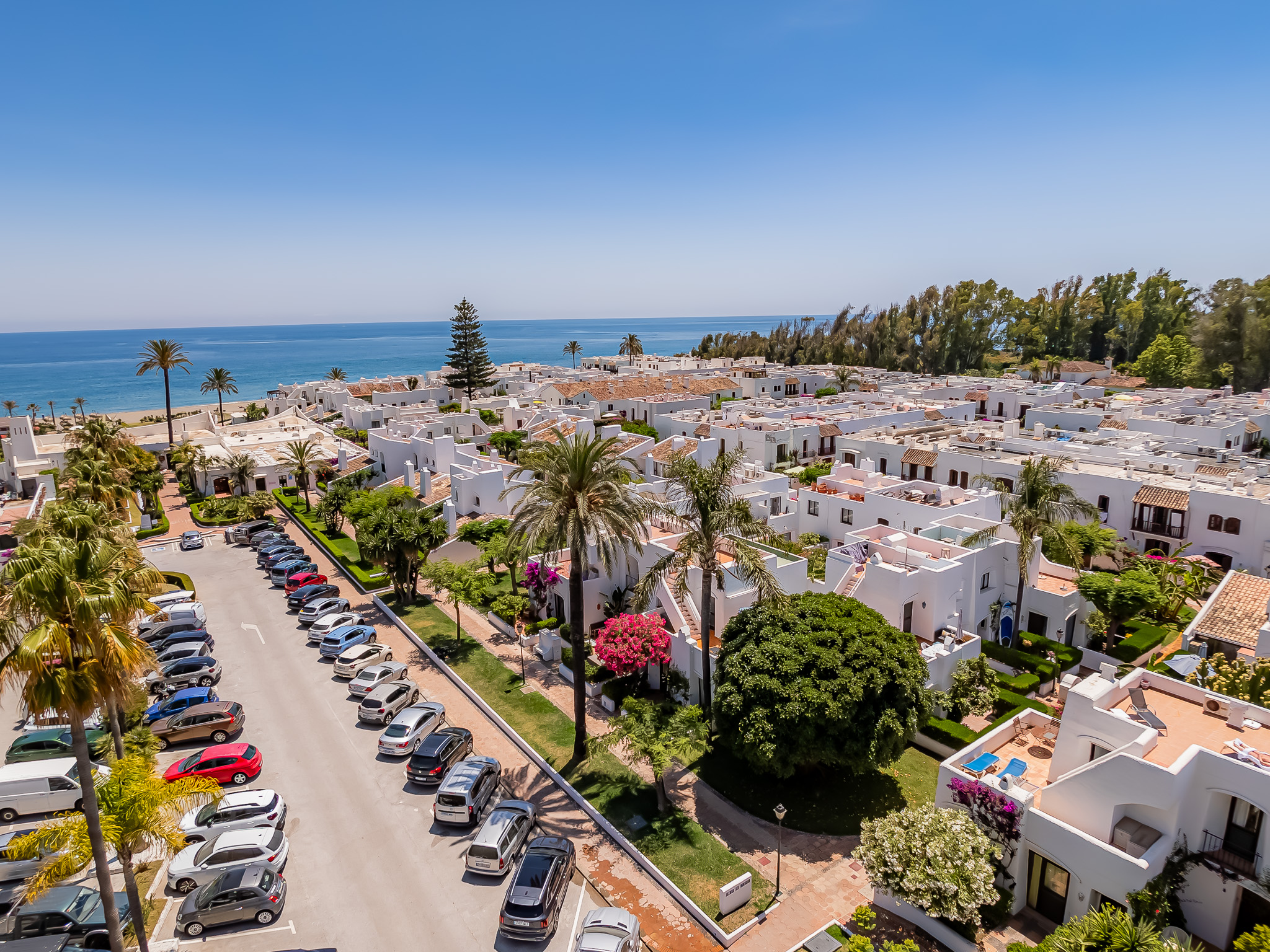 Vista aérea de la urbanización con parking privado